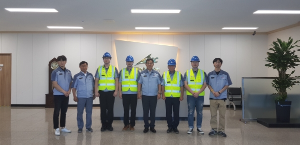 사천시 소재 ㈜에어로매스터가 항공기 MRO 사업에 대한 진입을 선언하고 항공기 MRO 전문업체 한국항공서비스(주)와 회전익 항공기에 대한 성능개량 사업을 지난 16일 체결했다.