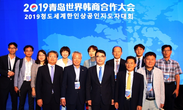 하동·남해·구례군이 중국 3개 도시와 2019 세계한상지도자대회가 열린 지난 4일 칭다오 신강윈덤호텔에서 한중도시발전연맹 설립 협력협약을 체결했다.
