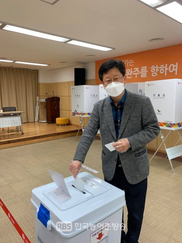 안호영 후보 사전투표 모습(사진=의원실)