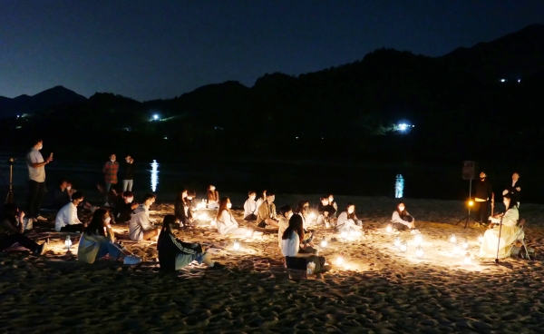 하동군이 내달 5일 오후 6시 30분 송림공원 백사장에서 한국관광공사가 선정한 야간관광 100선 ‘섬진강 백사장 달마중’을 개최한다.