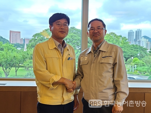 15일 삼성중공업에서 변광용 거제시장과 남준우 삼성중공업 대표이사가 만나 조선업 고용유지 방안 마련을 위한 협의체 구성에 협의했다.