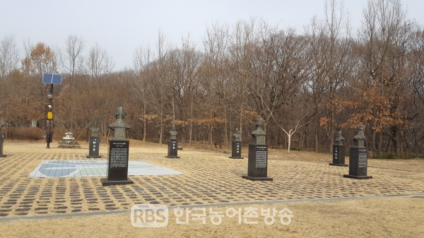 역사 인물공원의 동상들 (사진=김세곤)