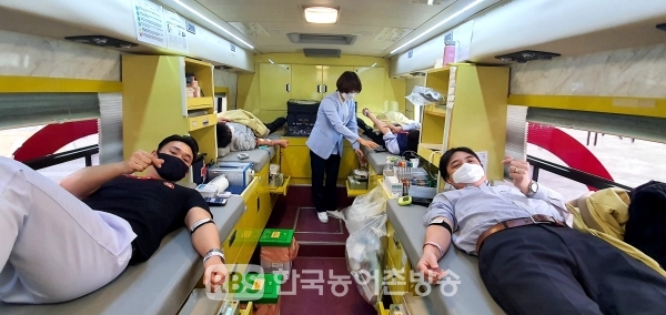 ㈜하림은 4일 신축년 새해 첫 업무를 생명 나눔 사랑 실천인 헌혈 봉사 활동으로 시작했다(사진=하림)