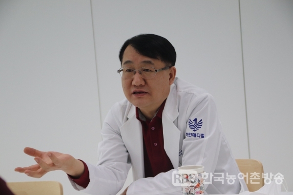 고홍준 하얀메디컬 대장·항문과 원장은 변비를 질병으로 인식하고 병원에 와서 정확하게 진단받고 처방을 받으면 대부분은 해결할 수 있다고 강조했다.