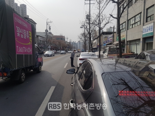 교통법규 위반차량을 계도·홍보하는 암행순찰차(사진=전북경찰청)