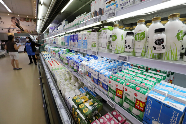 대형마트에서 판매되고 있는 우유들 [뉴스1]