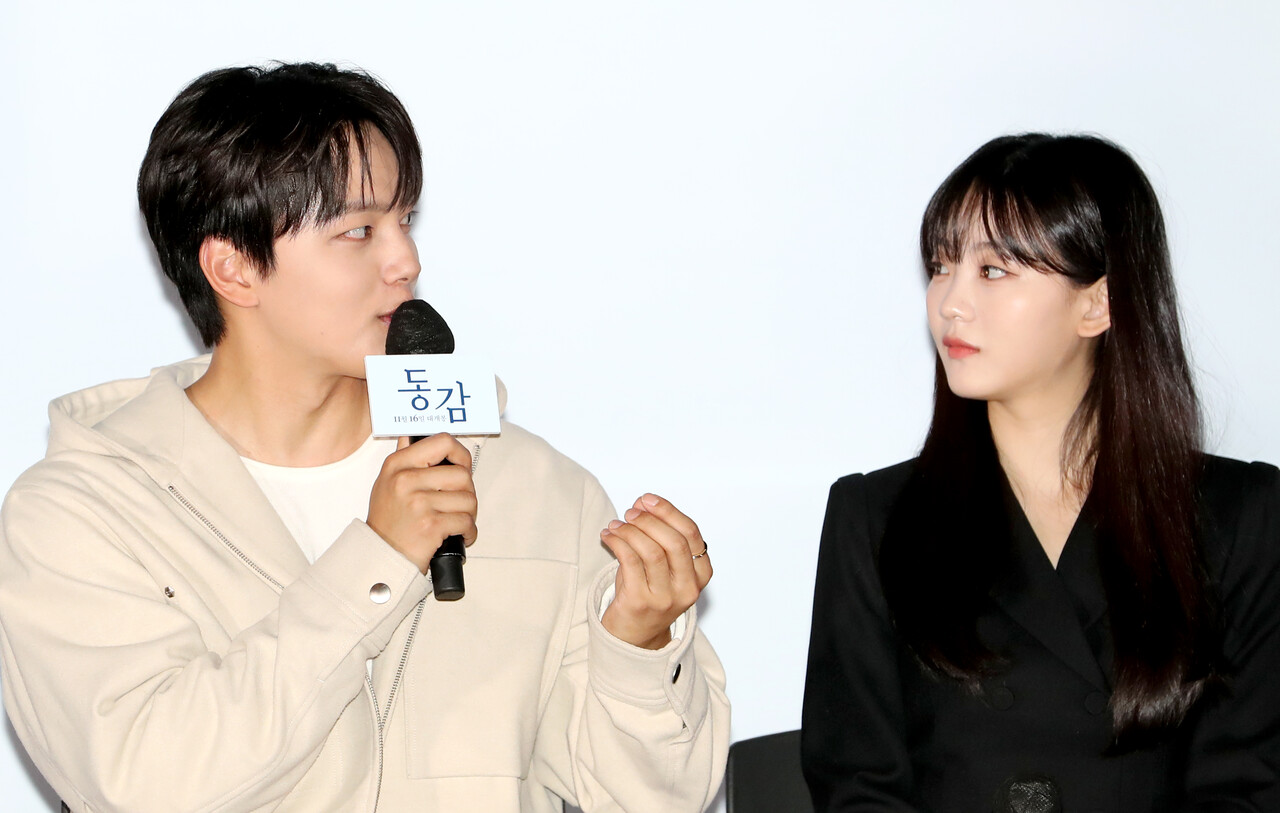 영화 '동감' 언론시사회에 참석한 배우 여진구(왼)와 조이현(오) [뉴스1]