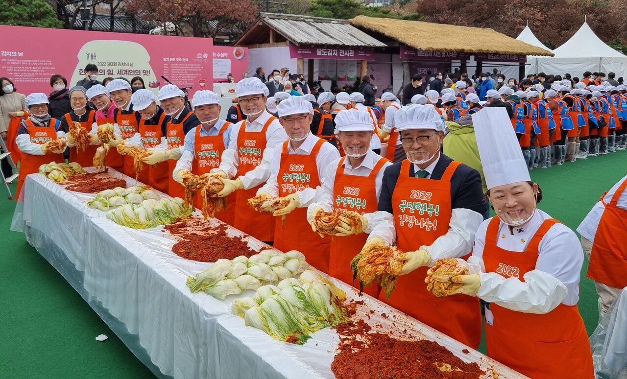 '김장문화 유네스코 등재 10주년' 농협, 취약계층에 김장김치 2만5천 포기 나눔