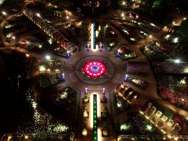 곡성섬진강기차마을이 세계장미축제 개최와 함께 오는 20일부터 상시 야간 개장됩니다. [곡성군]