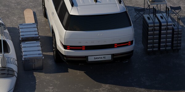 현대자동차는 대표 중형 SUV ‘디 올 뉴 싼타페’의 디자인을 18일(화) 처음으로 공개했다. [현대자동차]