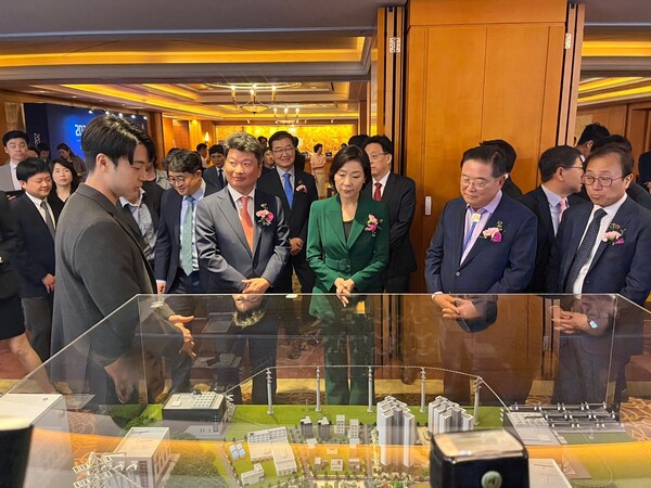 전남도와 중소벤처기업부가 롯데호텔 서울에서 새로운 직류산업 도약을 위한 ‘직류산업 글로벌 혁신 특구’ 출범식을 개최했다. [전남도]