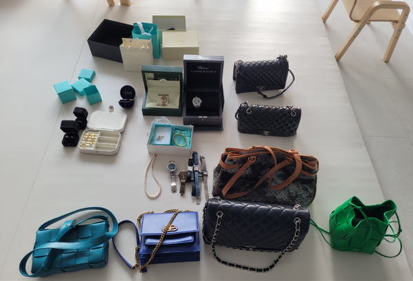 고액체납자 가택수색 후 압류 물품 사진 2 (사진제공=부산광역시)