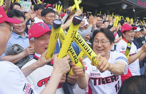 광주광역시가 광주를 찾는 야구 관람객들이 보다 다양한 스포츠 관광을 누릴 수 있도록 ‘야구광 트립’, ‘KTX 승차권·숙박비 할인’ 등 특화관광 상품을 선보인다./ 사진=광주광역시