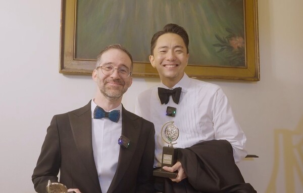 제78회 토니상 6관왕의 주역인 박천휴(오른쪽) 작가와 윌 애런슨 작곡가. [사진=뉴스1]