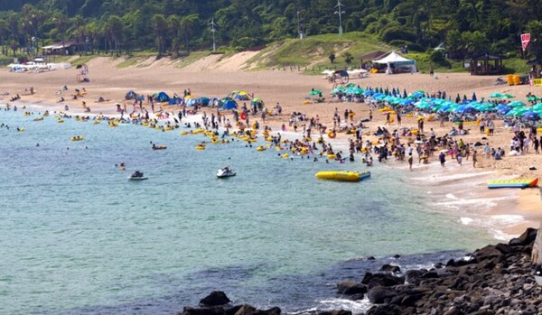 중문색달해수욕장. [사진=제주관광협회]