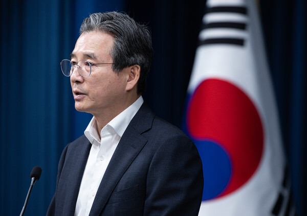 김용범 정책실장이 31일 서울 용산 대통령실 청사에서 한미 관세 협상 타결 관련 브리핑을 하고 있다. [사진=뉴스1]