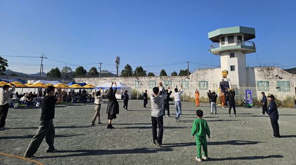 전남도와 장흥군이 주최하고 전남도정보문화산업진흥원이 주관해 장흥 빠삐용Zip에서 열린 ‘2025 전남 콘텐츠 페어’가 성료됐다./ 사진=전남도