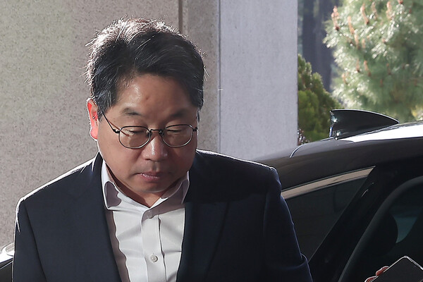 '대장동 항소 포기'로 검찰 내부에서 사퇴 압박을 받고 있는 노만석 검찰총장 직무대행이 12일 서울 서초구 대검찰청으로 출근하고 있다. [사진=뉴스1]