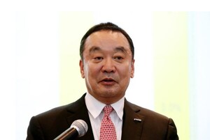 두 살 손자에게 또 주식 준 구자철...구은모에 7억원어치 증여 - 뉴스 썸네일 이미지